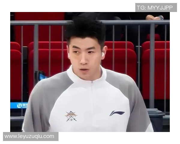 邹雨宸分享训练瞬间汗水见证坚持与信念努力向胜利迈进